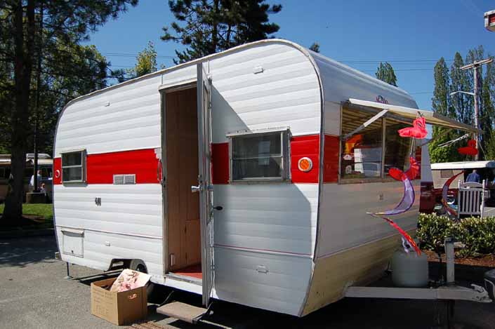 This classic 1966 Aladdin Magic Carpet trailer has a cheerful red and white paint job