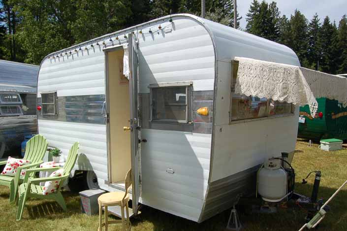 Photo of a clean vintage Aladdin Travel Trailer at the Vintage Trailer Rally in Roslyn, Washington State
