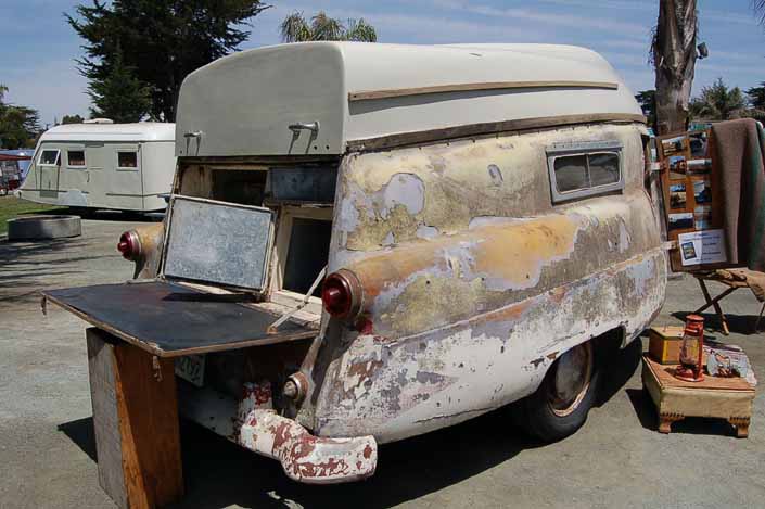 vintage-trailer-junk-yard-10.jpg