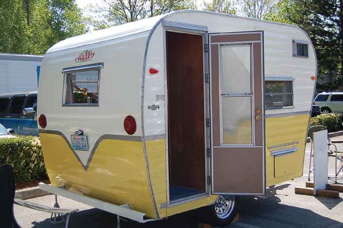 Picture shows a great example of a vintage Aladdin Genie trailer at the Issaquah Trailer Rally in Washington State